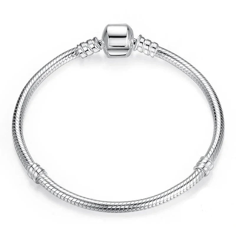 Silver Bracelet with Simple Clasp – Charm and lightness in one look