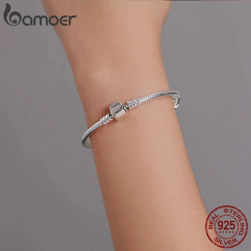 Silver Bracelet with Simple Clasp – Charm and lightness in one look