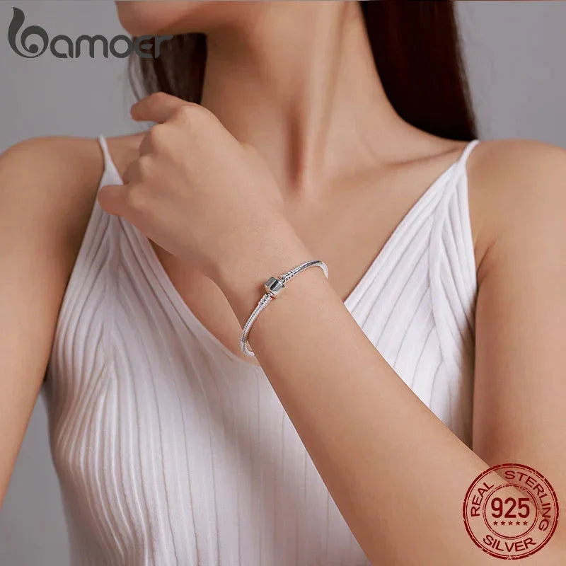 Silver Bracelet with Simple Clasp – Charm and lightness in one look