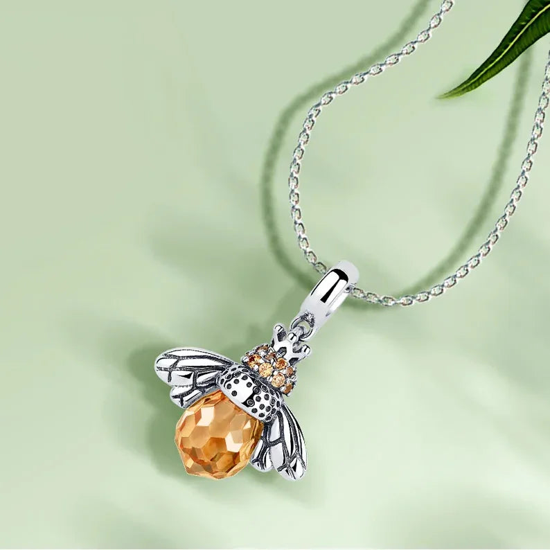 Collar de abeja con circonitas en plata de ley 925