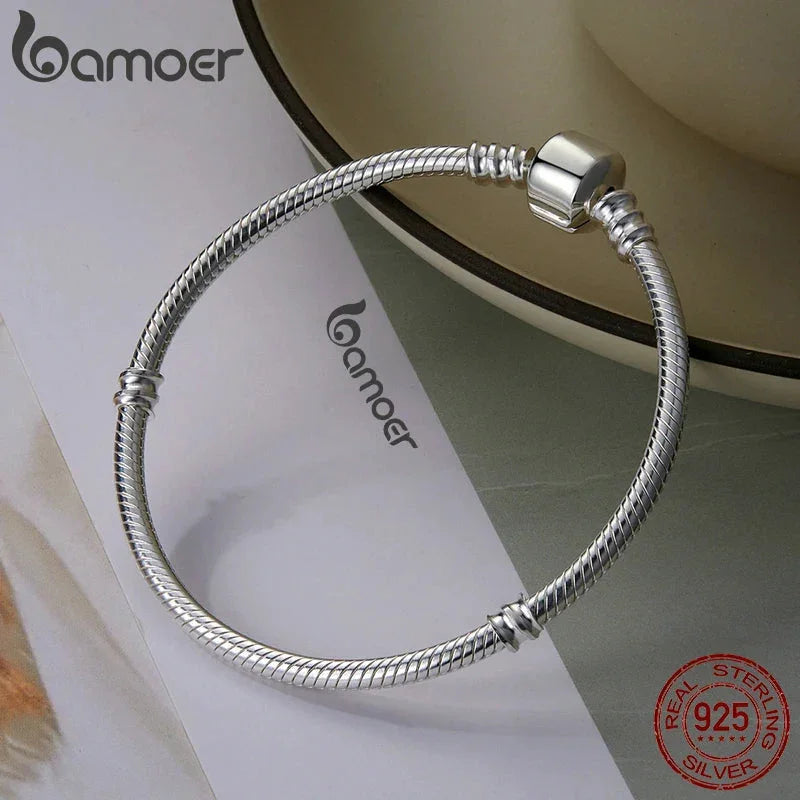 Silver Bracelet with Simple Clasp – Charm and lightness in one look