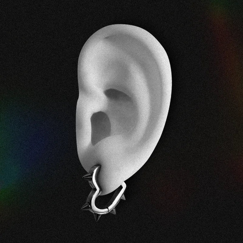 Par de pendientes de corazón punk en acero inoxidable