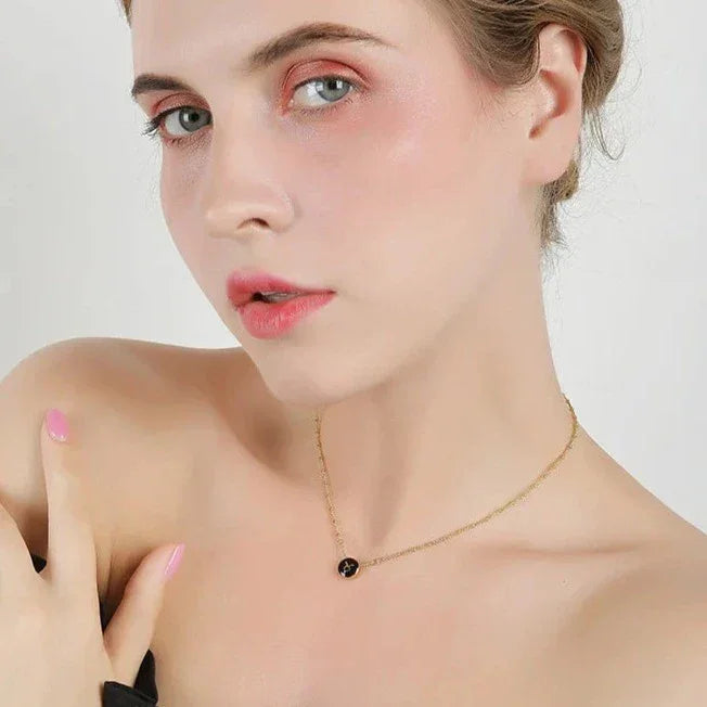 Collar con el signo del zodiaco en oro de 18 quilates