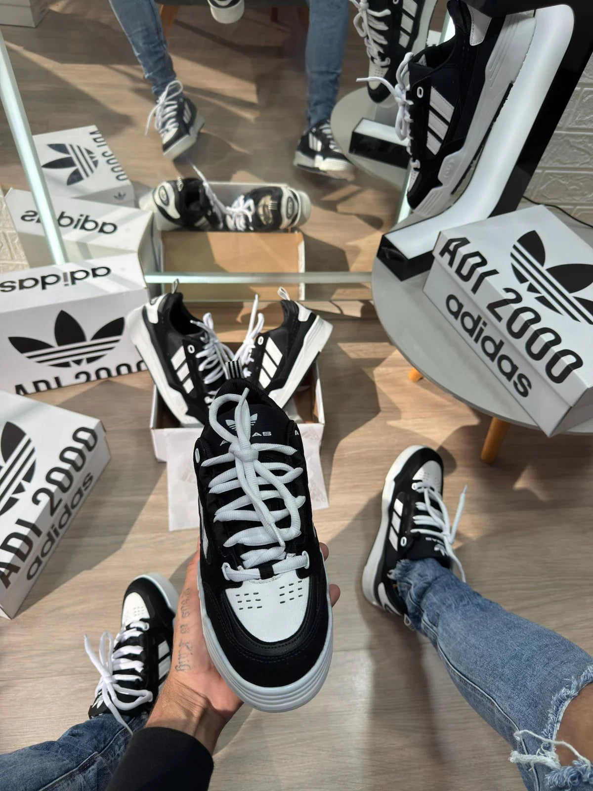Adidas 2000 Premium Branco e Preto - Sundian