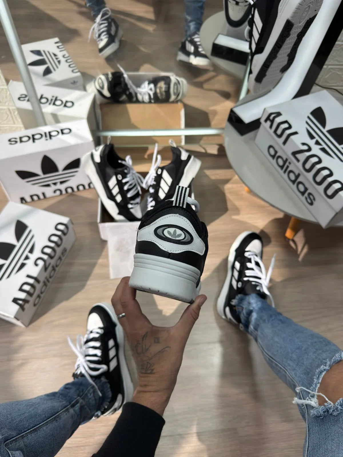 Adidas 2000 Premium Branco e Preto - Sundian