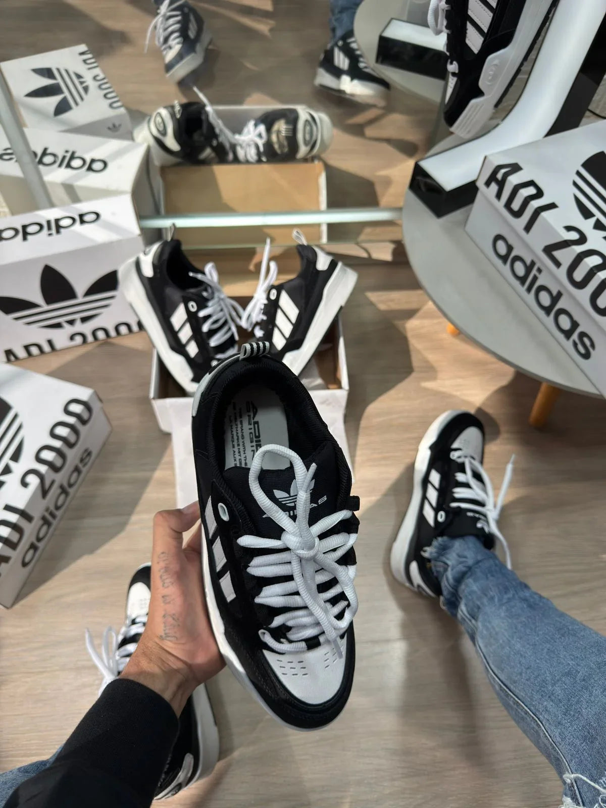 Adidas 2000 Premium Branco e Preto - Sundian