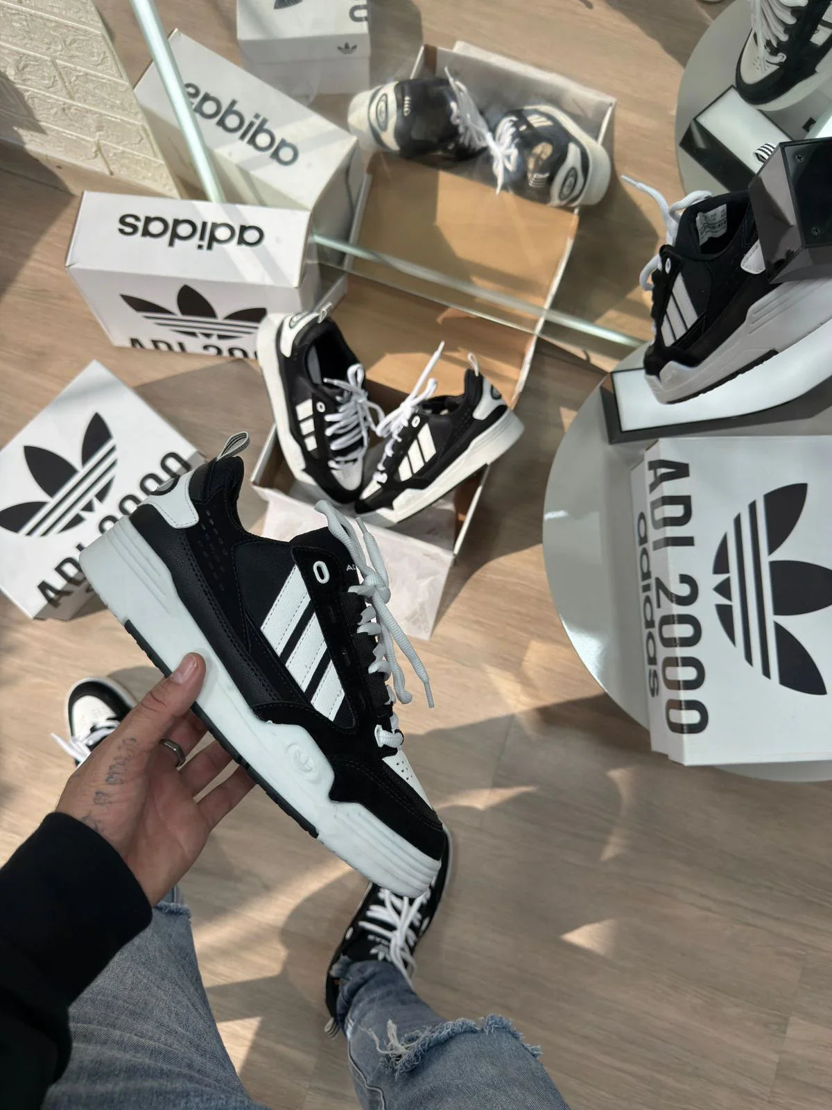 Adidas 2000 Premium Branco e Preto - Sundian