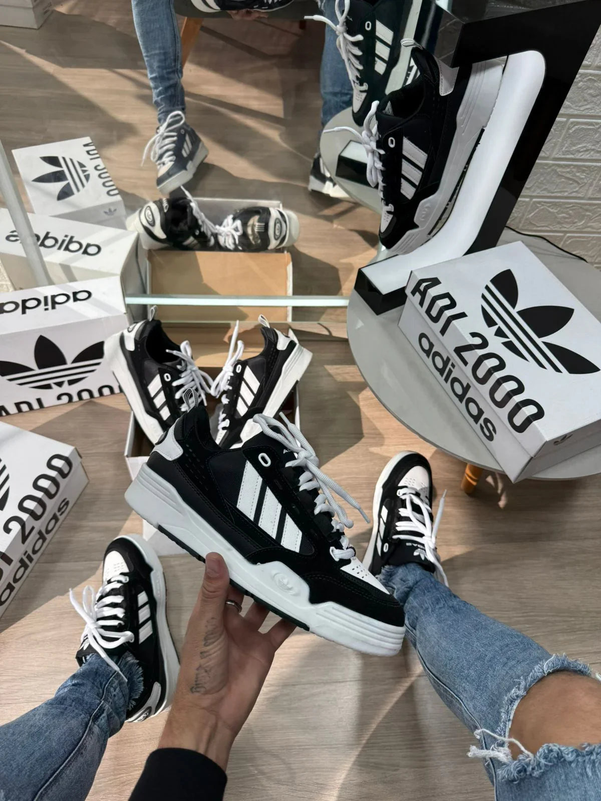 Adidas 2000 Premium Branco e Preto - Sundian