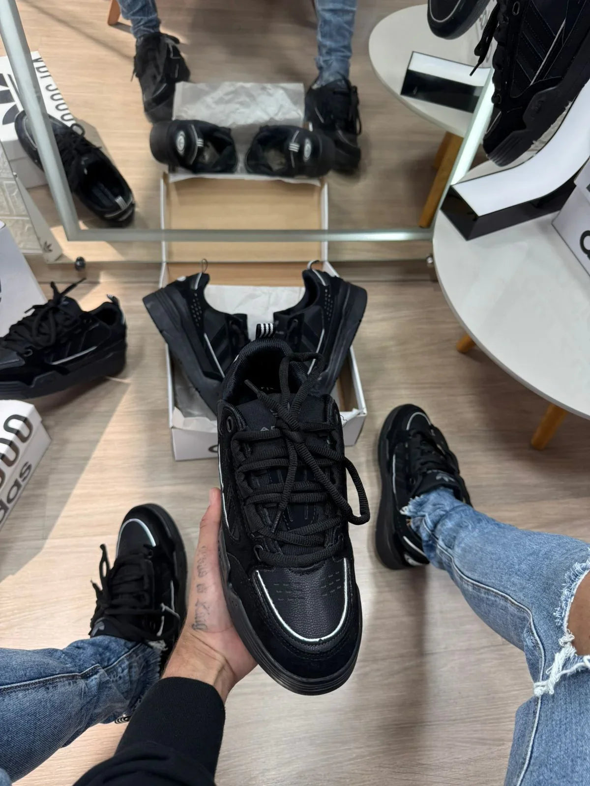 Adidas 2000 Premium Preto e Branco - Sundian