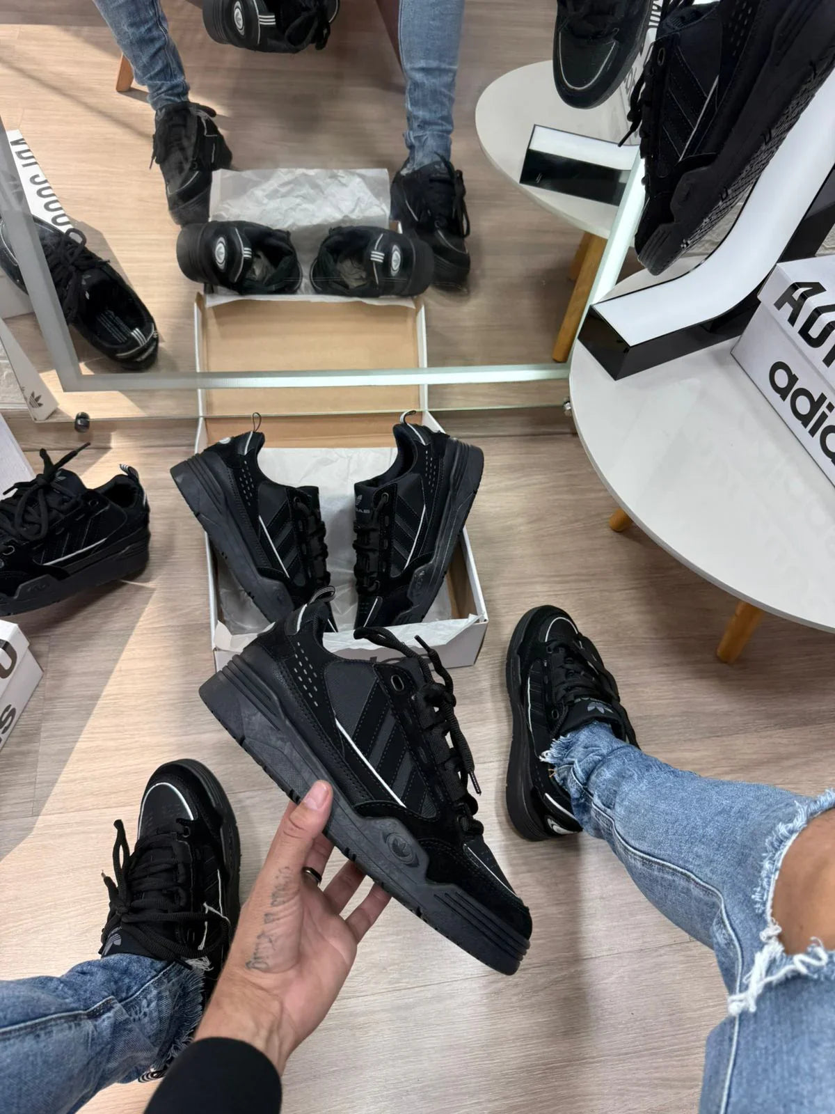 Adidas 2000 Premium Preto e Branco - Sundian