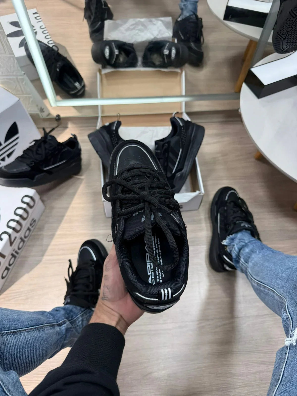 Adidas 2000 Premium Preto e Branco - Sundian