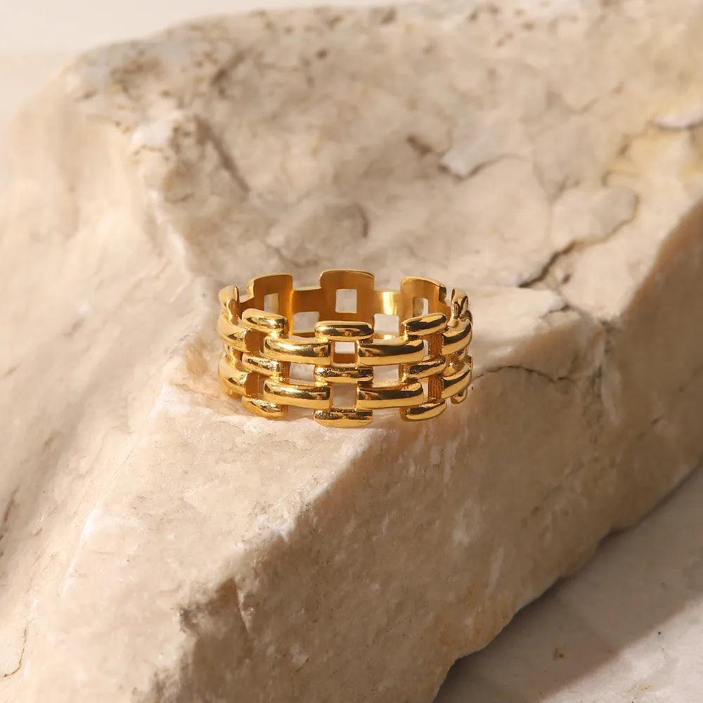 Anel Traçado Banhado a Ouro 18k - Sundian