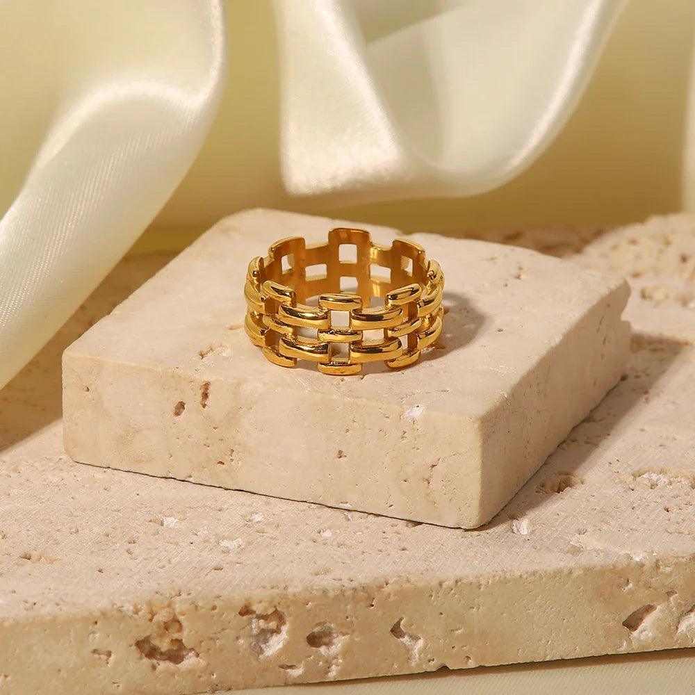 Anel Traçado Banhado a Ouro 18k - Sundian