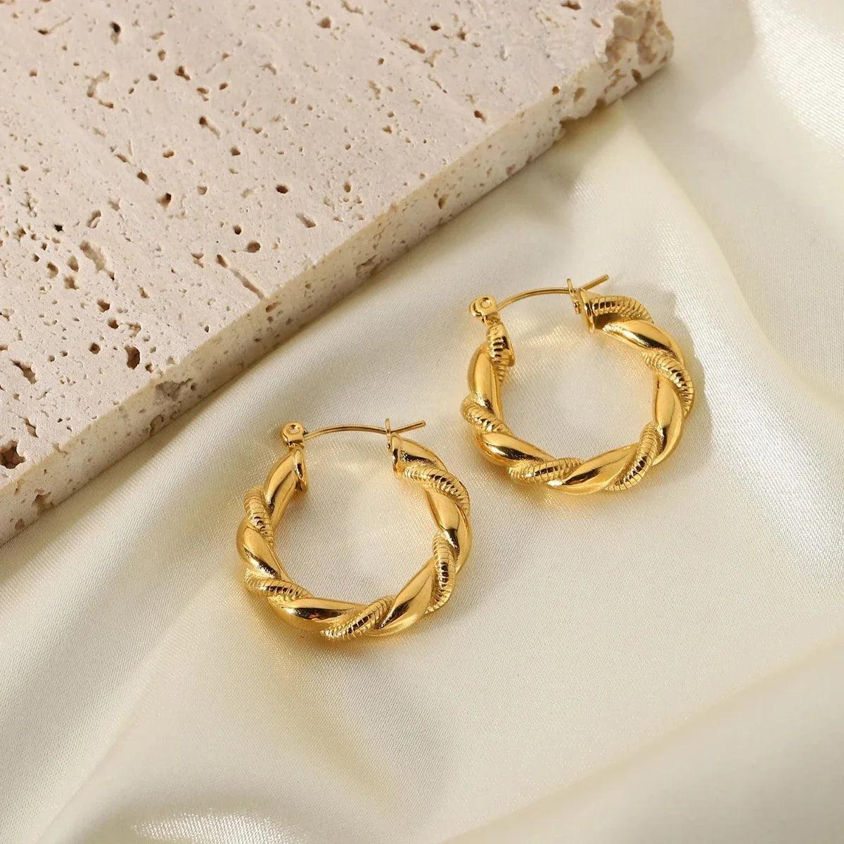 Brinco Argola Traçado Banhado a Ouro 18k - - Sundian - Sundian