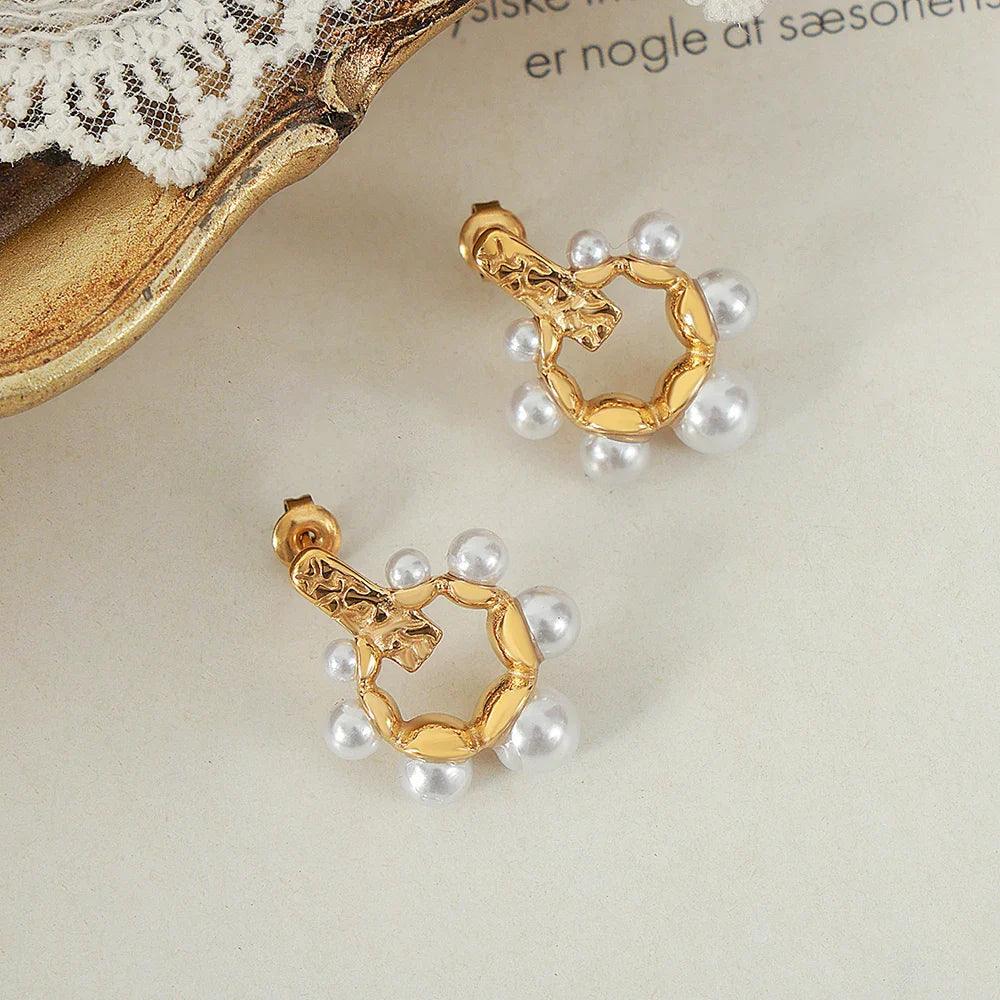 Brinco Redondo com Pérolas Banhado a Ouro 18k - Sundian - Sundian