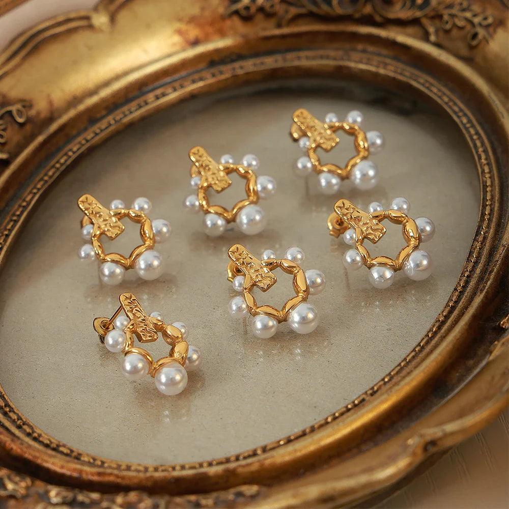 Brinco Redondo com Pérolas Banhado a Ouro 18k - Sundian - Sundian