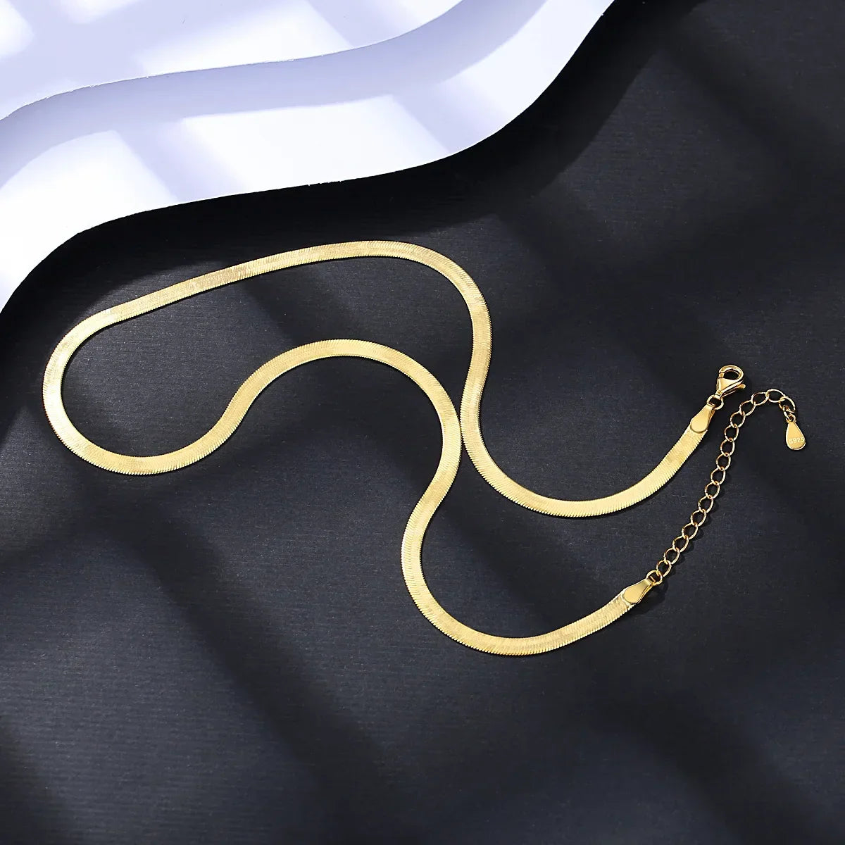 Collar Isis bañado en oro de 18 quilates: simplemente irresistible
