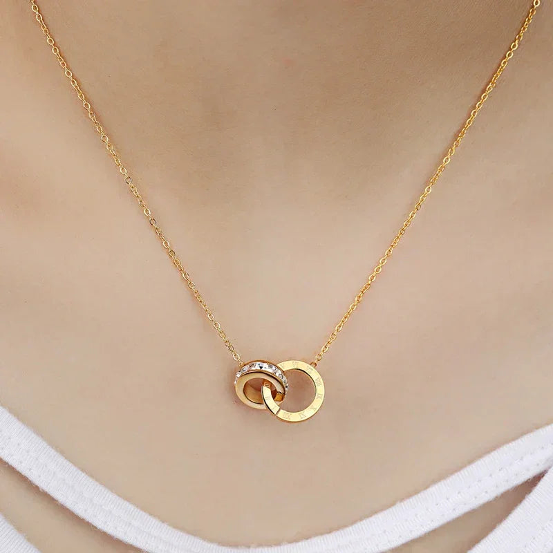 Collar Roma bañado en oro de 18k: ideal para cualquier ocasión.