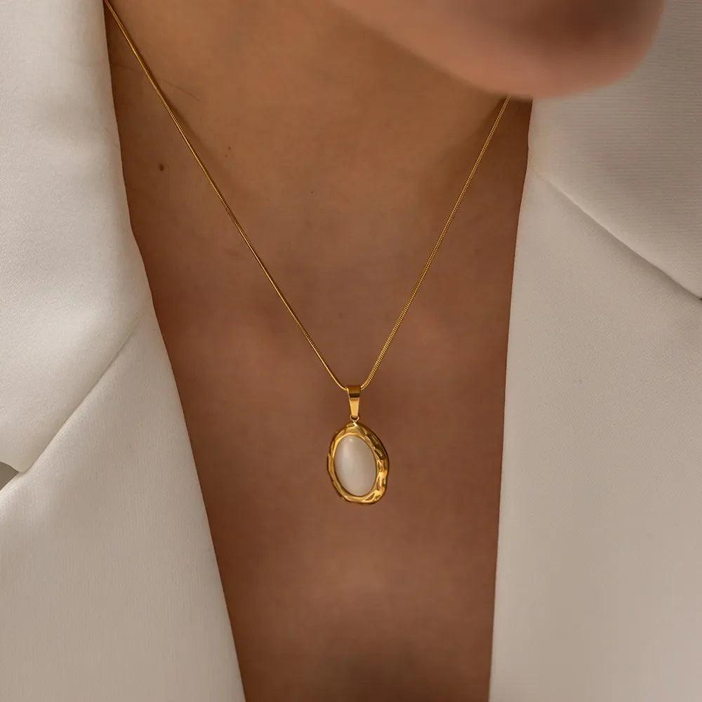 Colar com Pingente Oval Banhado a Ouro 18k - Sundian - Sundian