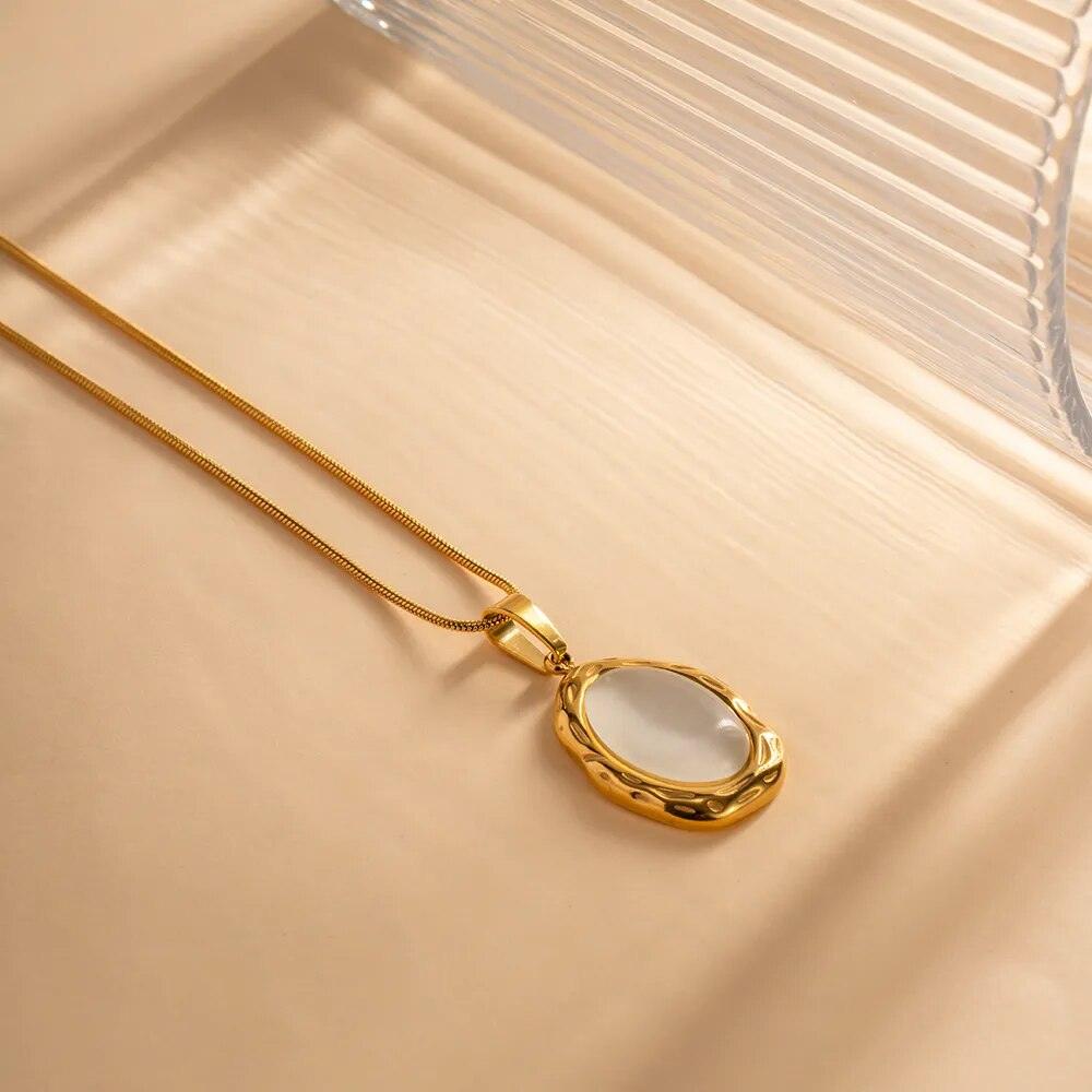 Colar com Pingente Oval Banhado a Ouro 18k - Sundian - Sundian