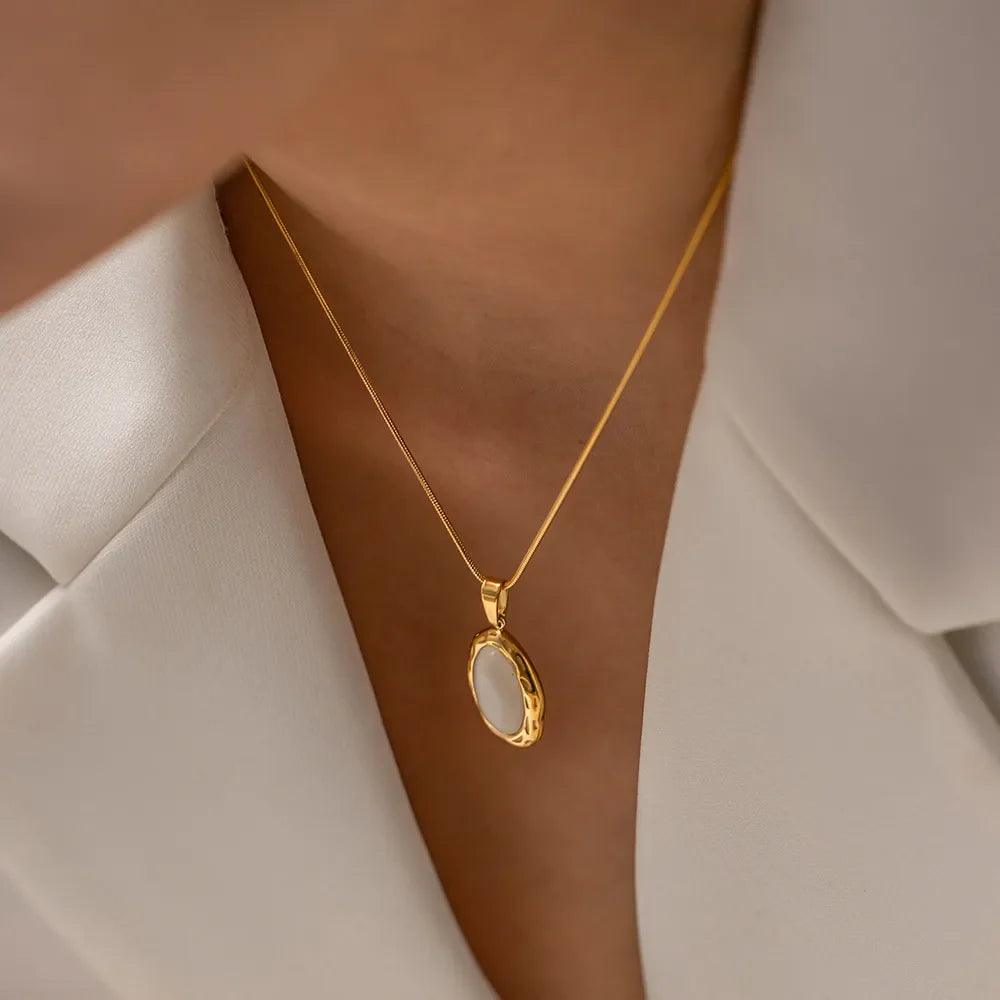 Colar com Pingente Oval Banhado a Ouro 18k - Sundian - Sundian