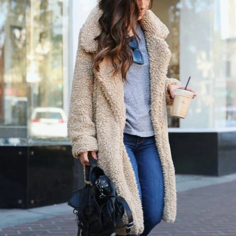 Sobretudo Angelina – Charme e leveza em um só look