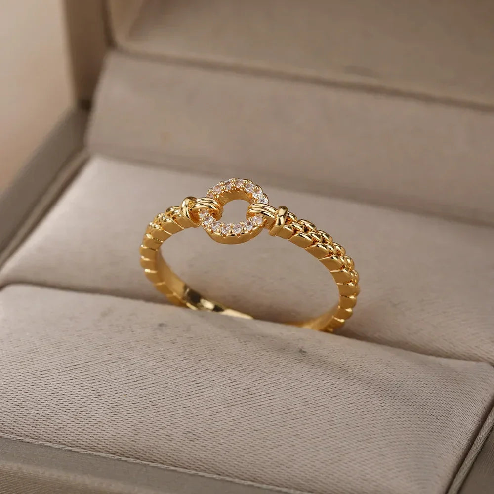 Anel Ajustável Circular Cravejado com Zircônia – Elegância e conforto para o dia a dia - Sundian