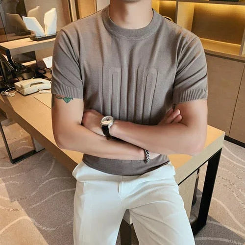 Knitted T-shirt - Collapse - Charm and lightness in one look