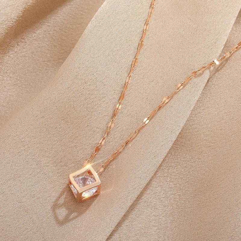 Colar de Cubo de Cristal Banhado a Ouro 18K