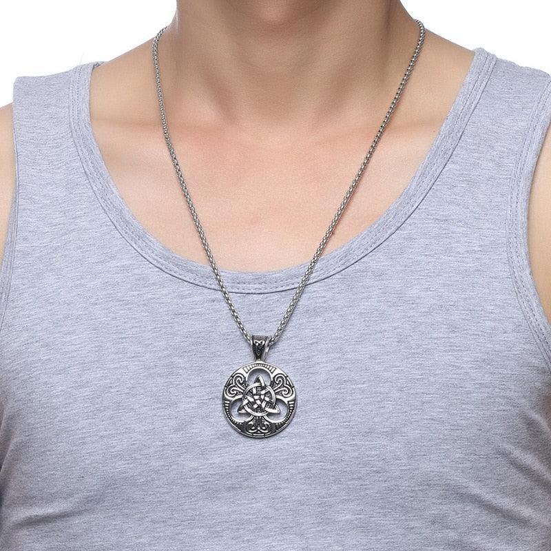 Cadena con dije de acero inoxidable - Triquetra