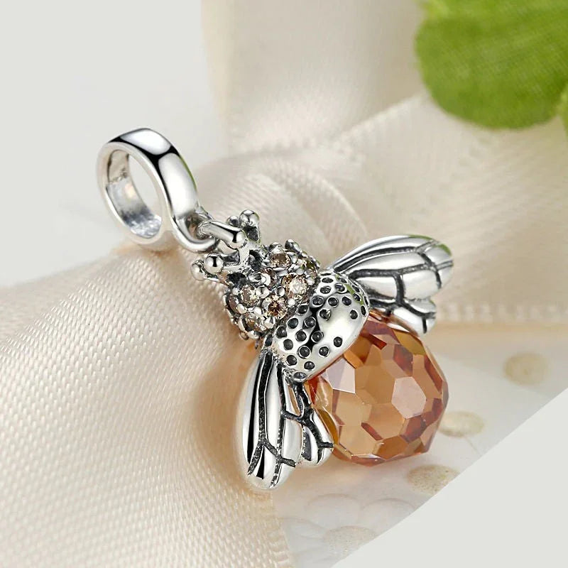 Collar de abeja con circonitas en plata de ley 925