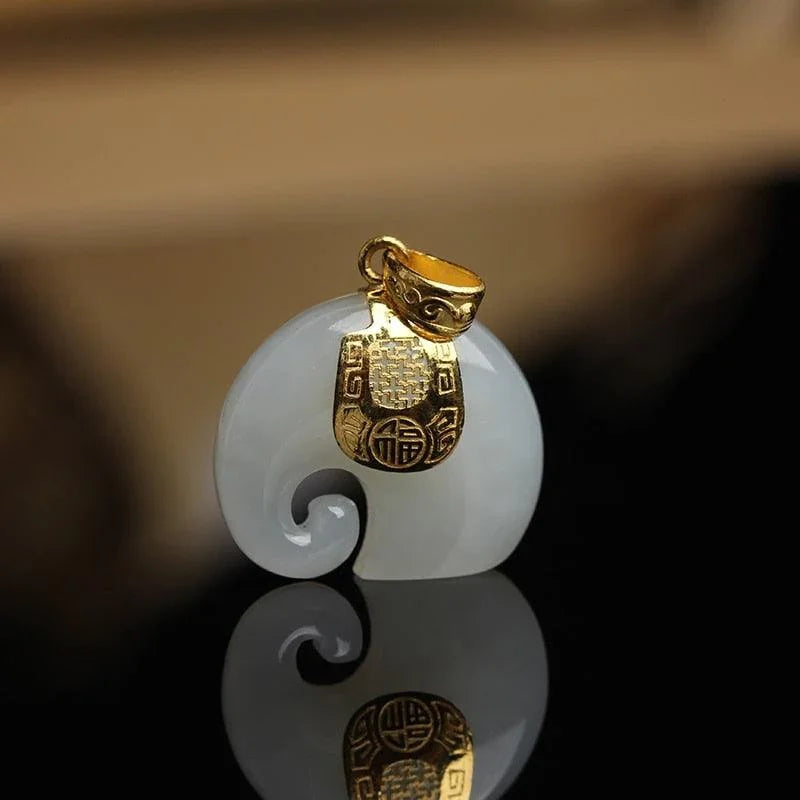 Collar de jade bañado en oro de 18 quilates - Elefante de jade