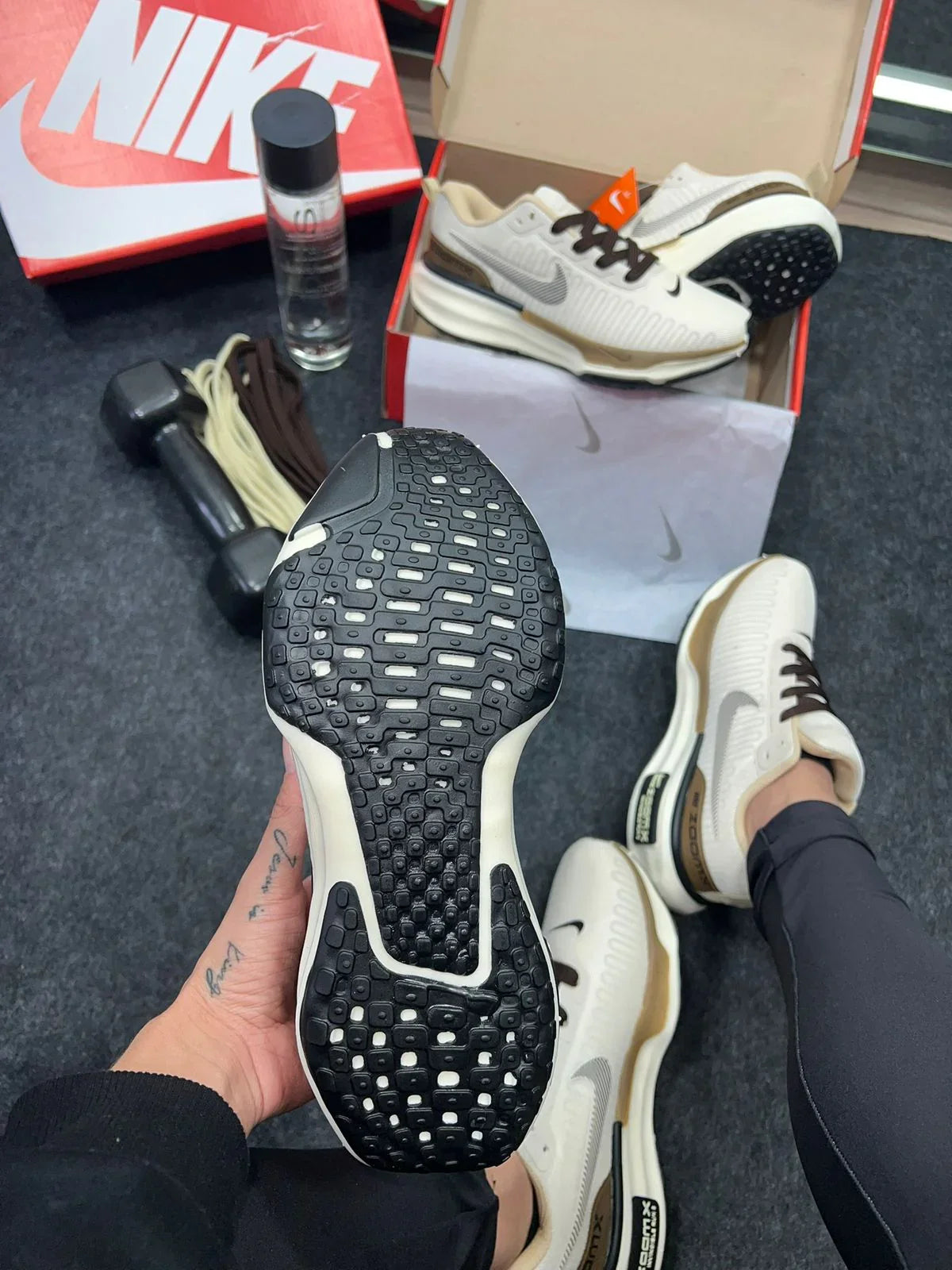 Nike Air Max Zoom X Invincible Run 3 Marrom Bege