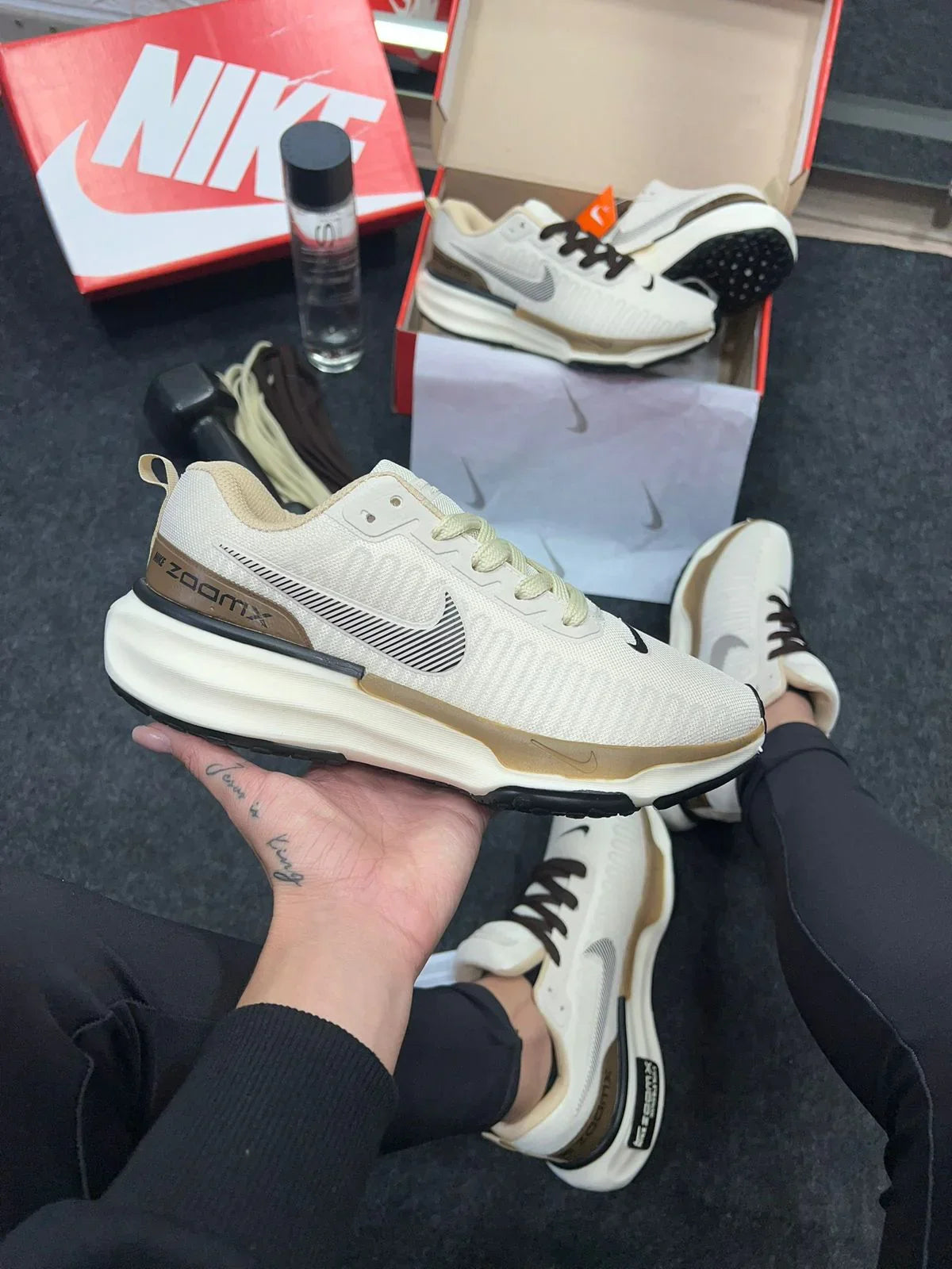 Nike Air Max Zoom X Invincible Run 3 Marrom Bege