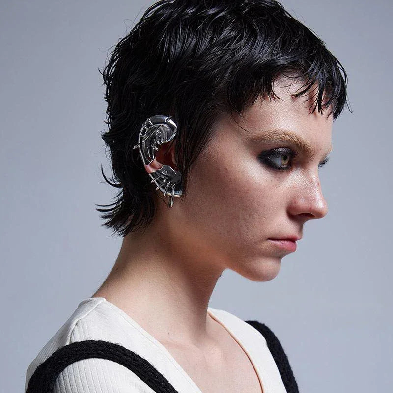 Pendientes Cyberpunk bañados en plata
