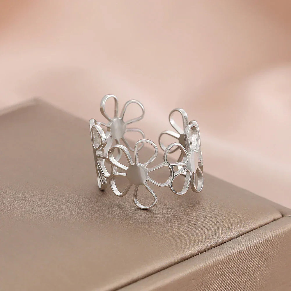 Anel Ajustável Flores Delicadas – Design moderno com toque clássico - Sundian