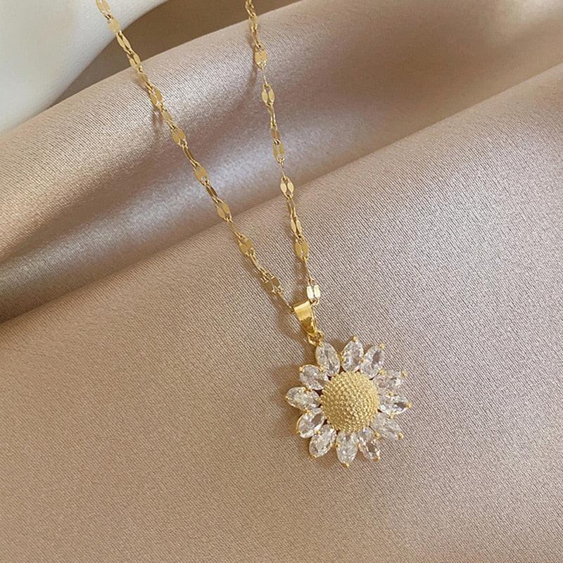 Collar de girasol bañado en oro de 18 quilates