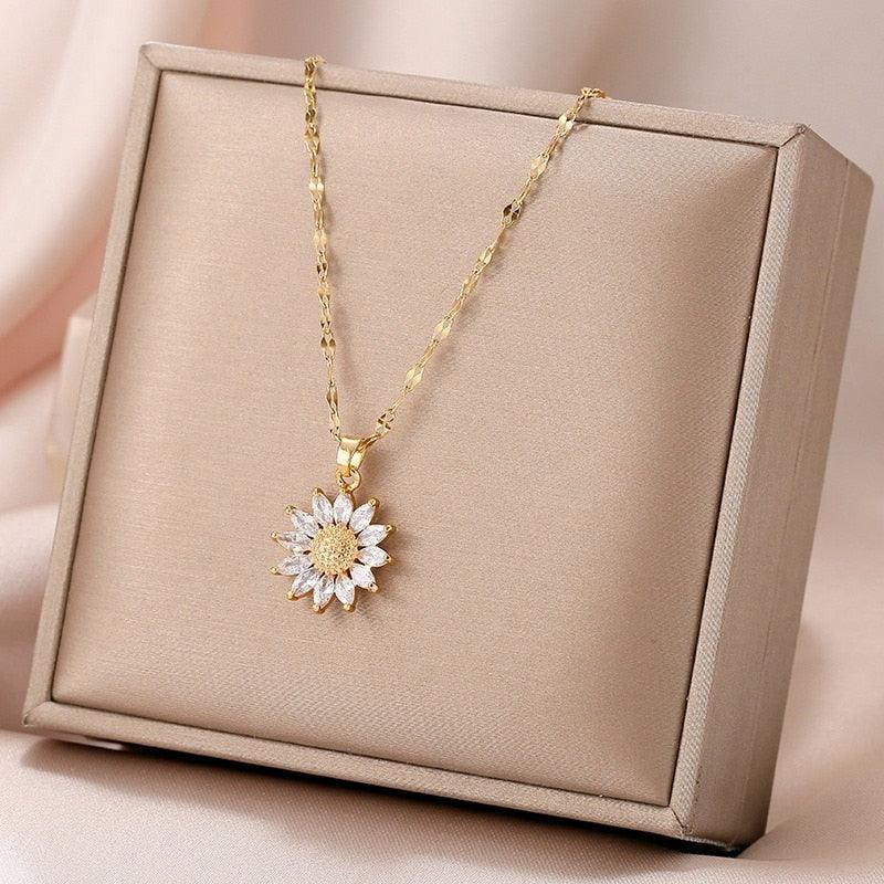 Collar de girasol bañado en oro de 18 quilates