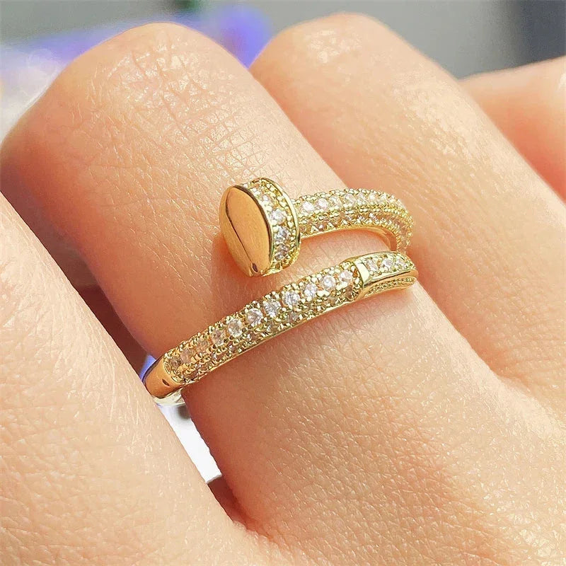 Anel Ajustável Cravejado com Zircônia – Versátil, leve e muito estiloso - Sundian