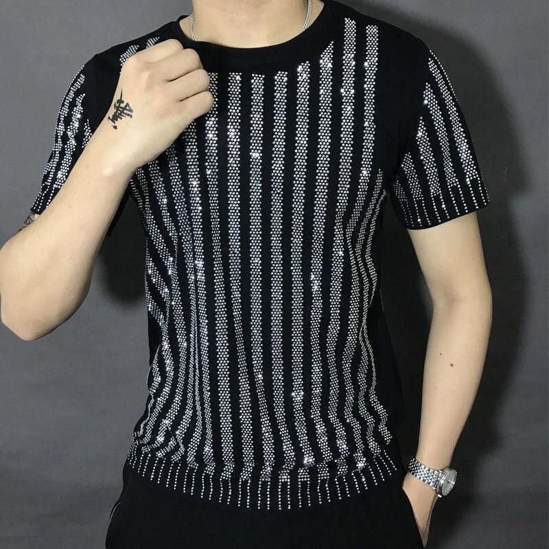 T-shirt - Blaid – Charm and lightness in one look
