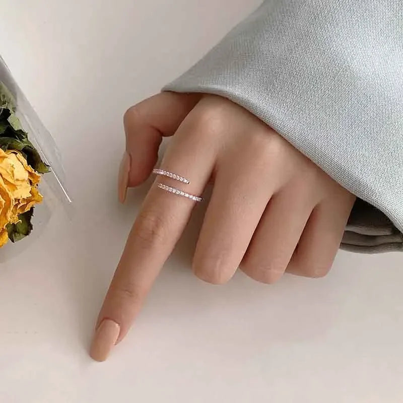 Anel Ajustável Delicado com Zircônia – Toque suave e visual encantador - Sundian