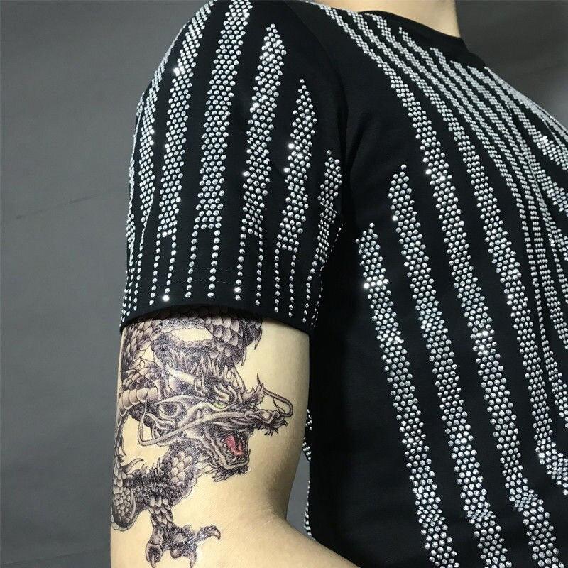 T-shirt - Blaid – Charm and lightness in one look