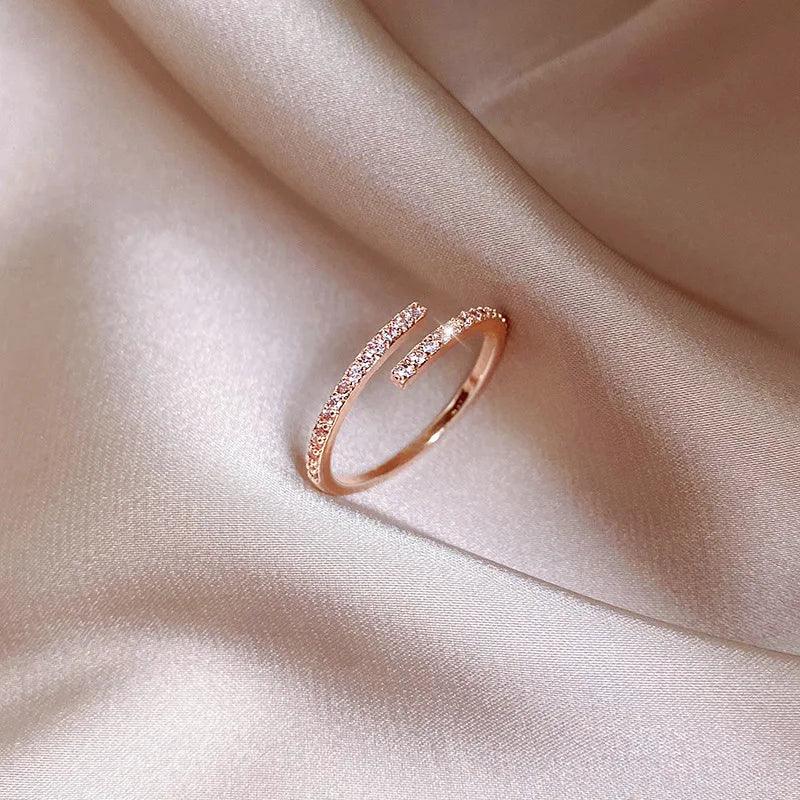 Anel Ajustável Delicado com Zircônia – Toque suave e visual encantador - Sundian