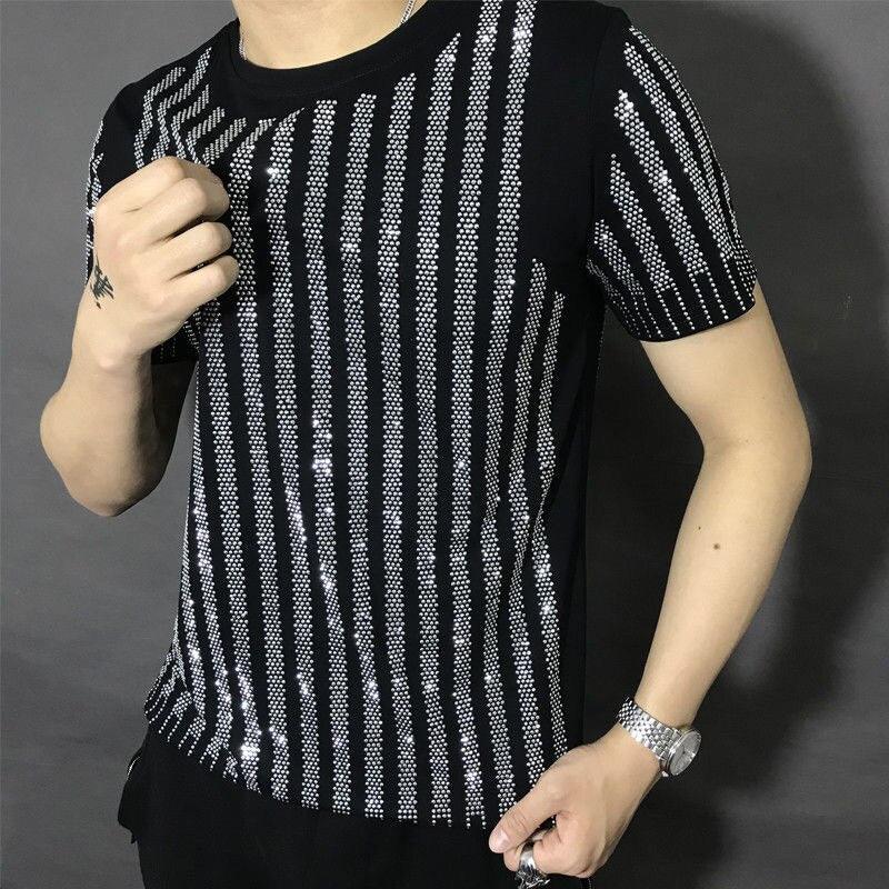 T-shirt - Blaid – Charm and lightness in one look