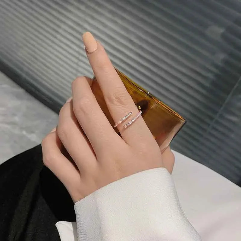 Anel Ajustável Delicado com Zircônia – Toque suave e visual encantador - Sundian