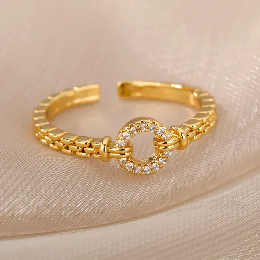 Anel Ajustável Circular Cravejado com Zircônia – Elegância e conforto para o dia a dia - Sundian