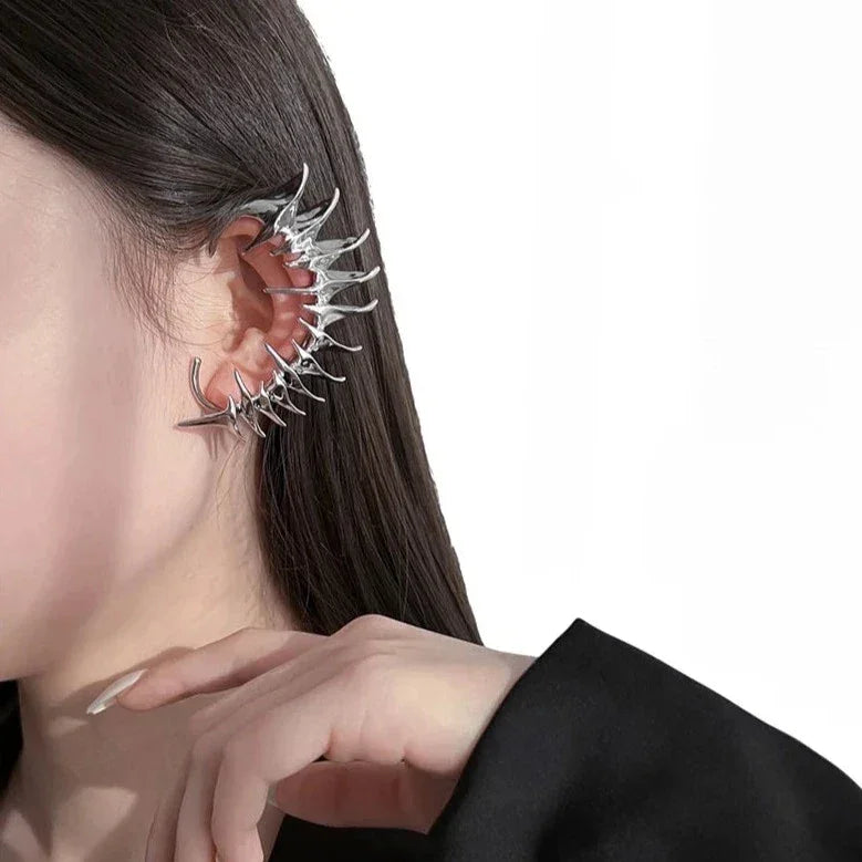 Par de pendientes punk con protección para las orejas y pinchos