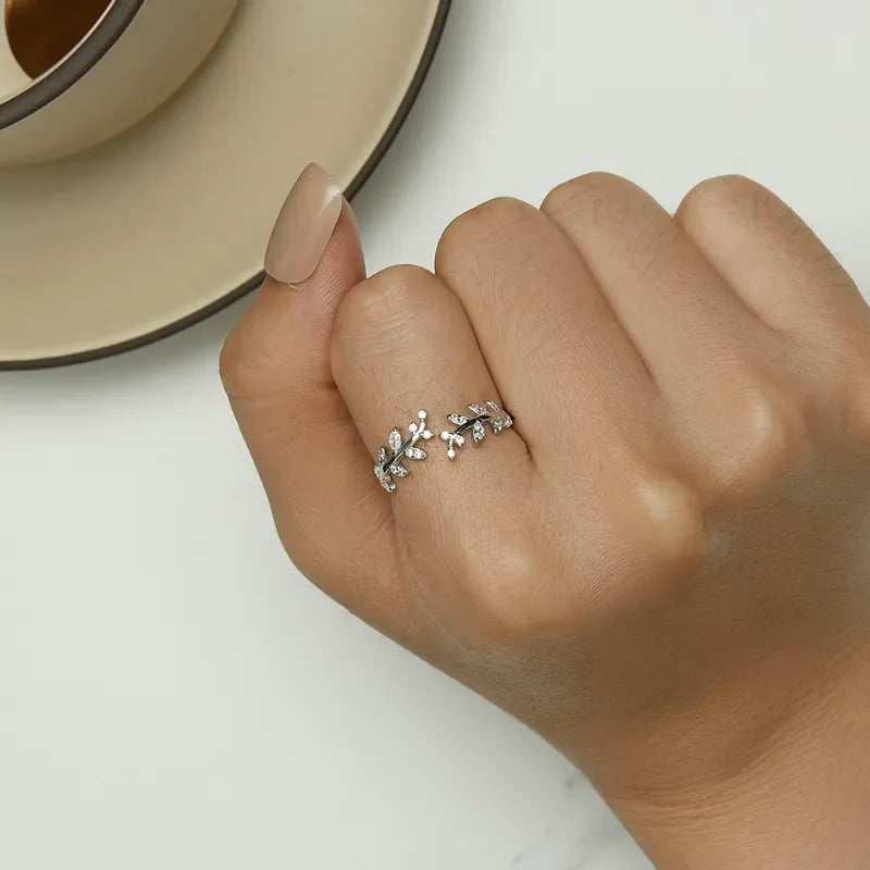 Anel Grécia Ajustável Cravejado com Zircônia – Versátil, leve e muito estiloso - Sundian