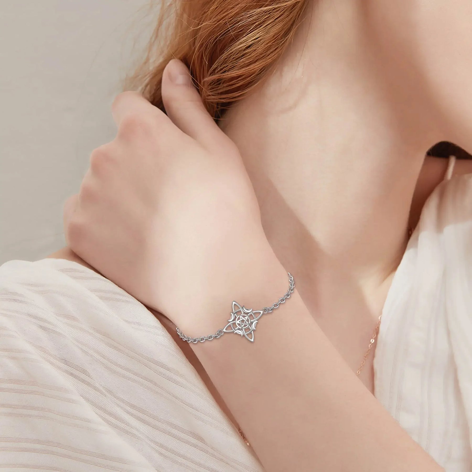 Pulsera ajustable con nudo Wicca en plata 925