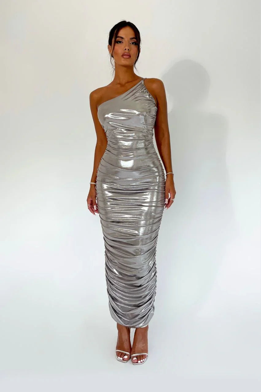 Vestido Metálico Prata Giorgia – Estilo marcante e confortável